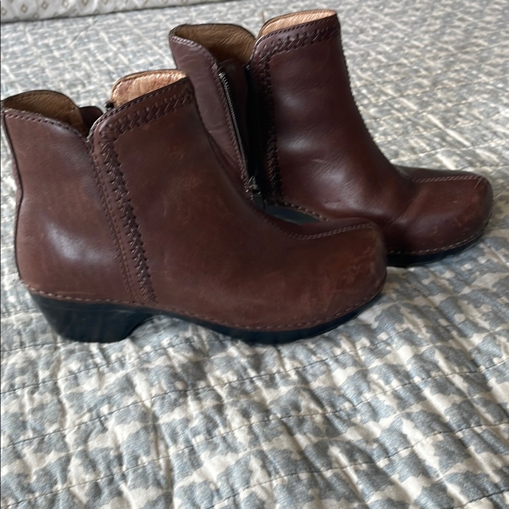 Brown Ankle Boots with Smooth Leather and Side Zipper